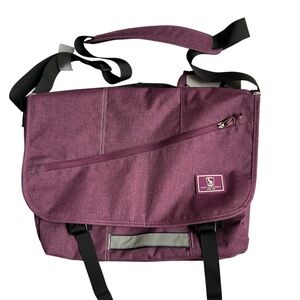 Pack Your World OIWAS Purple Messenger Bag Water Resistant Laptop 15.6”
